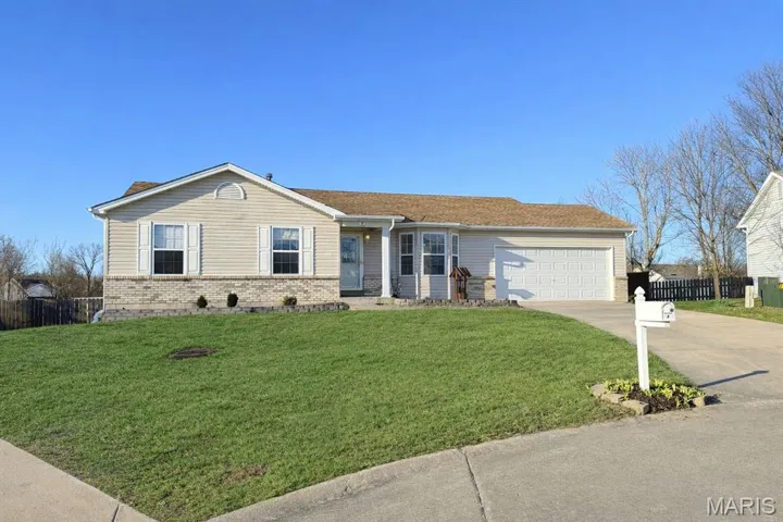 Attractive Home with a Cul de Sac location!