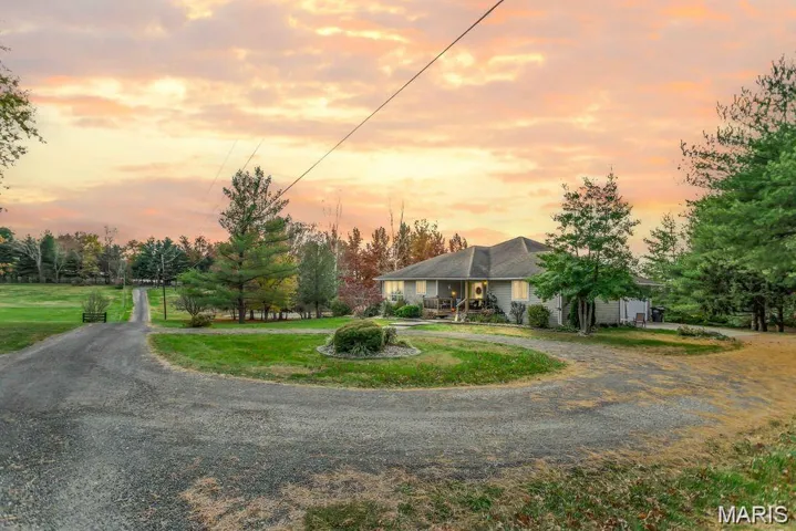 Beautiful and peaceful setting on the outskirts of town.
