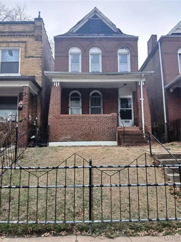 View of front facade with a porch