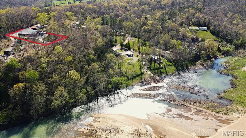 Bird's eye view featuring a forest view
