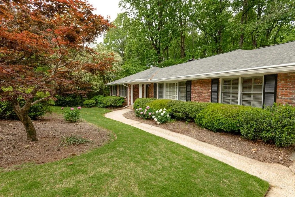 Great curb appeal with mature landscaping Great curb appeal with mature landscaping