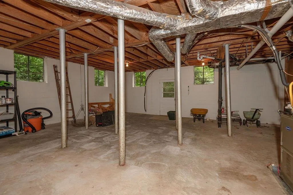 Daylight storage ready for more finished space-even plumbed for a bath! Daylight storage ready for more finished space-even plumbed for a bath!