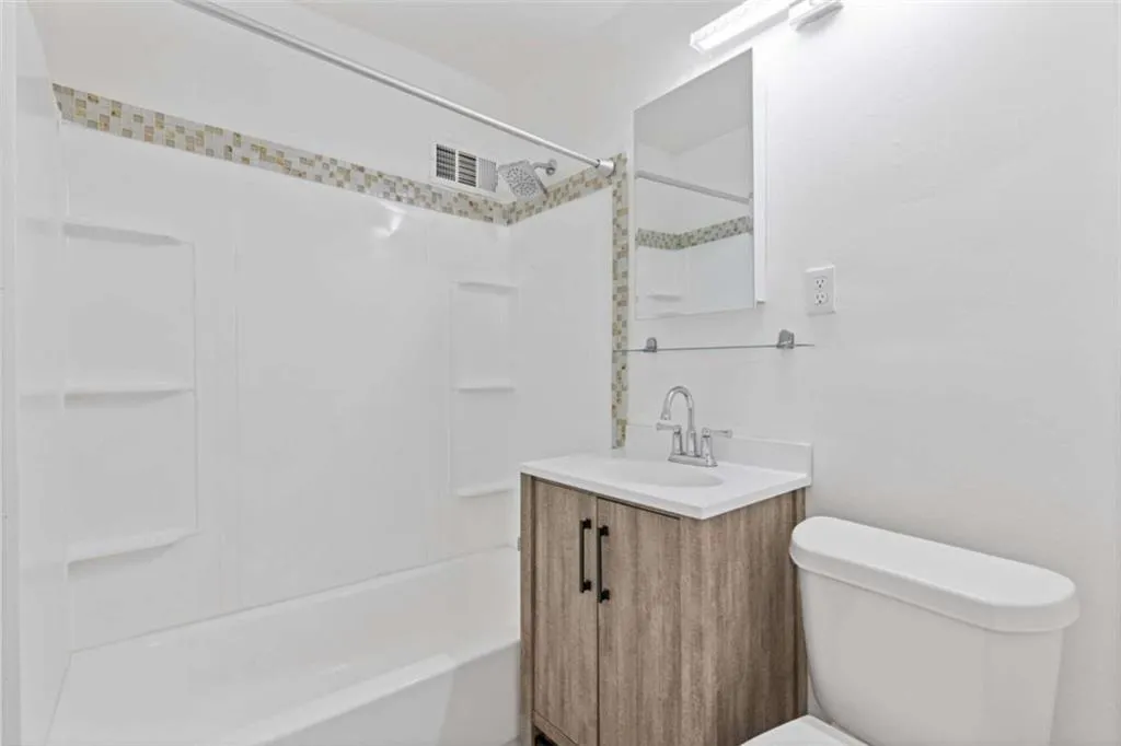 3510 Roswell Road Apt C2, Atlanta, Georgia 30305, 2 Bedrooms Bedrooms, ,2 BathroomsBathrooms,Residential,For Sale,3510 Roswell Road Apt C2,7655640