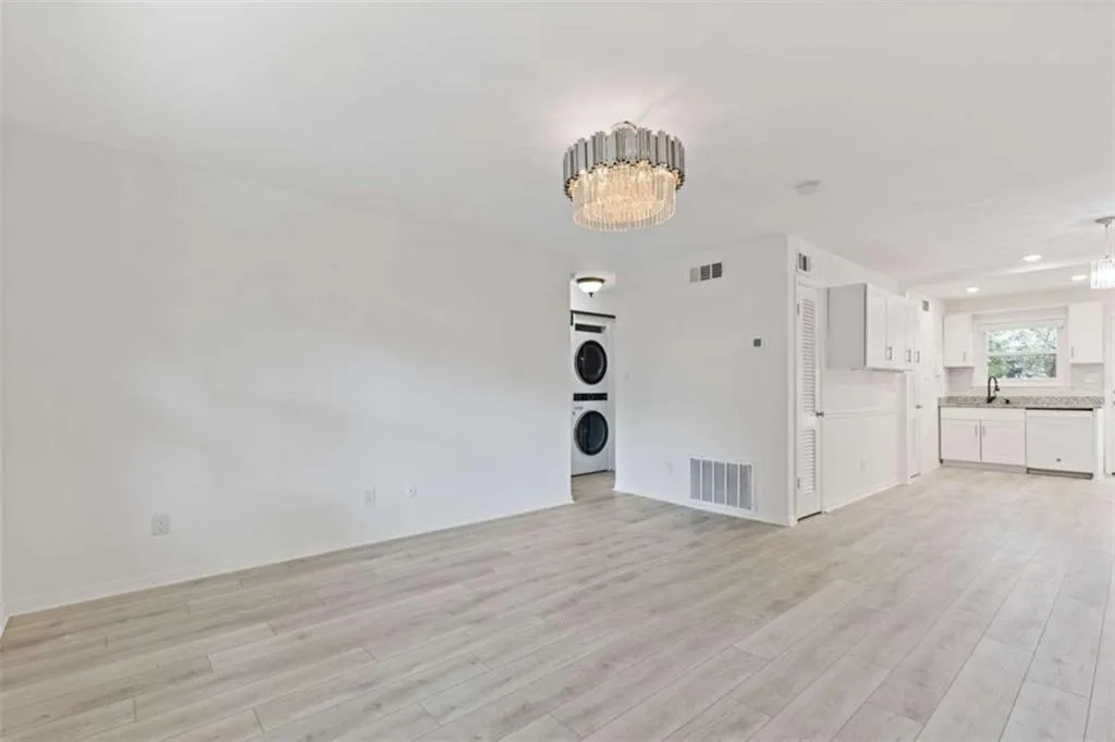 3510 Roswell Road Apt C2, Atlanta, Georgia 30305, 2 Bedrooms Bedrooms, ,2 BathroomsBathrooms,Residential,For Sale,3510 Roswell Road Apt C2,7655640