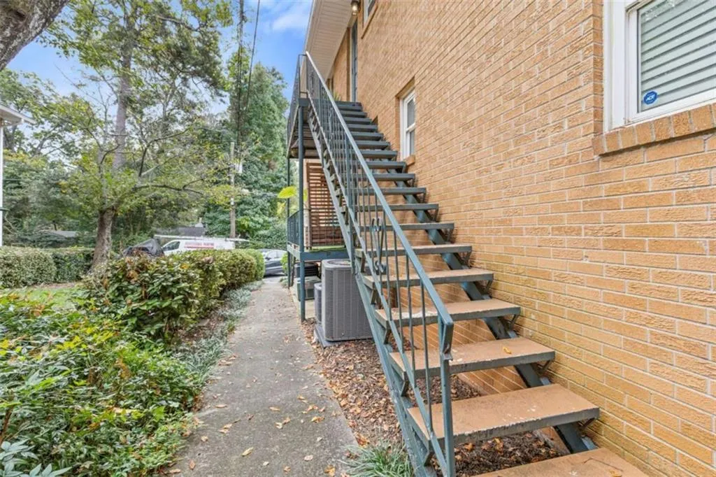 3510 Roswell Road Apt C2, Atlanta, Georgia 30305, 2 Bedrooms Bedrooms, ,2 BathroomsBathrooms,Residential,For Sale,3510 Roswell Road Apt C2,7655640