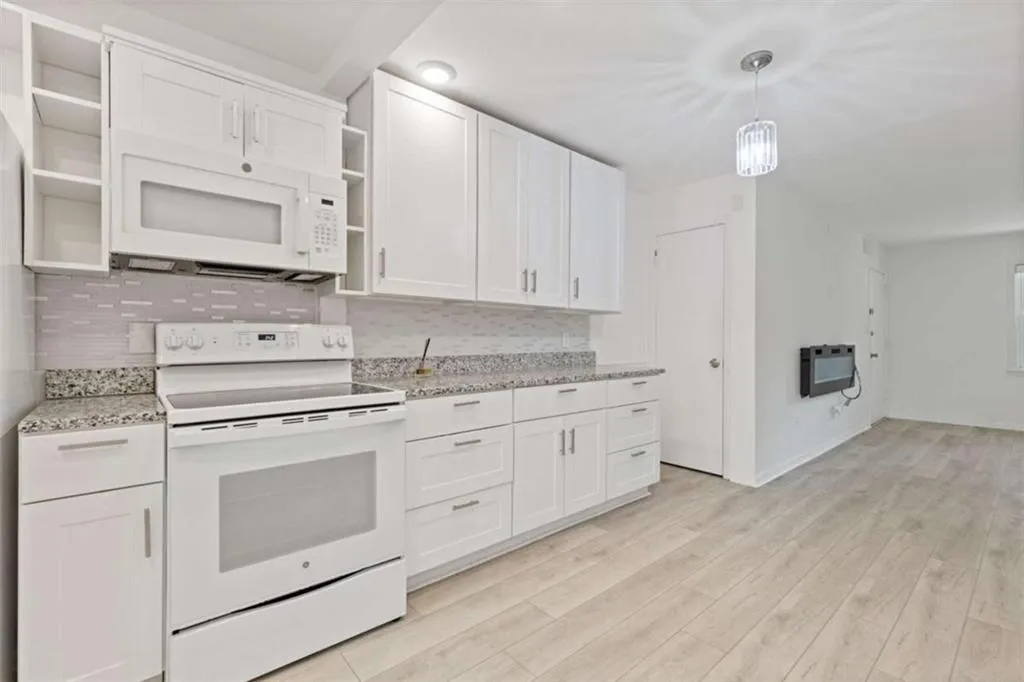 3510 Roswell Road Apt C2, Atlanta, Georgia 30305, 2 Bedrooms Bedrooms, ,2 BathroomsBathrooms,Residential,For Sale,3510 Roswell Road Apt C2,7655640