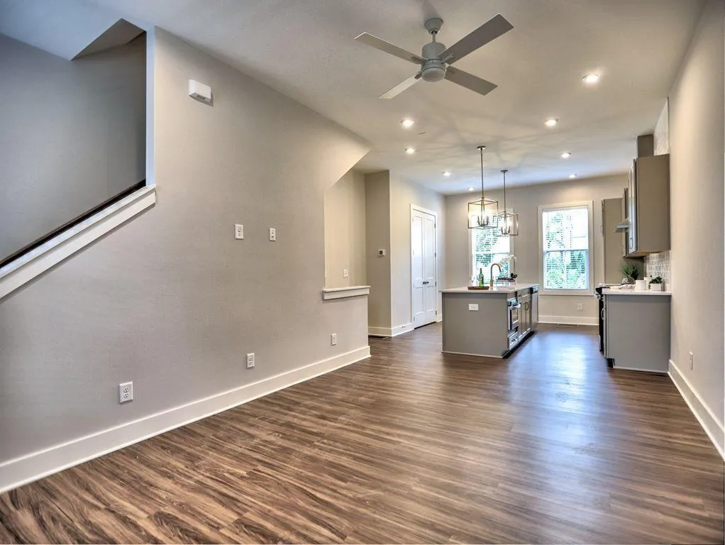 176 Chestnut Circle Unit 54, Atlanta, Georgia 30342, 2 Bedrooms Bedrooms, ,2 BathroomsBathrooms,Residential,For Sale,176 Chestnut Circle Unit 54,7652564