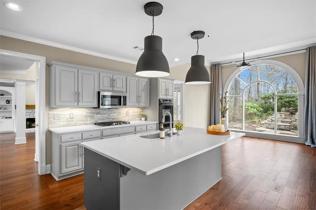 130 Belvedere Court, Sandy Springs, Georgia 30350, 5 Bedrooms Bedrooms, ,4 BathroomsBathrooms,Residential,For Sale,130 Belvedere Court,7727280