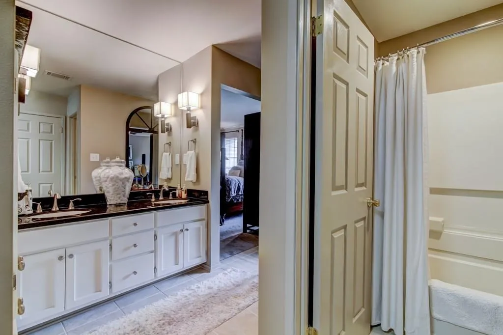 6810 Glenridge Drive Unit F, Atlanta, Georgia 30328, 2 Bedrooms Bedrooms, ,2 BathroomsBathrooms,Residential,Sold,6810 Glenridge Drive Unit F,6027464