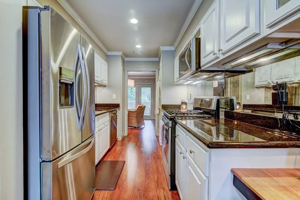 6810 Glenridge Drive Unit F, Atlanta, Georgia 30328, 2 Bedrooms Bedrooms, ,2 BathroomsBathrooms,Residential,Sold,6810 Glenridge Drive Unit F,6027464