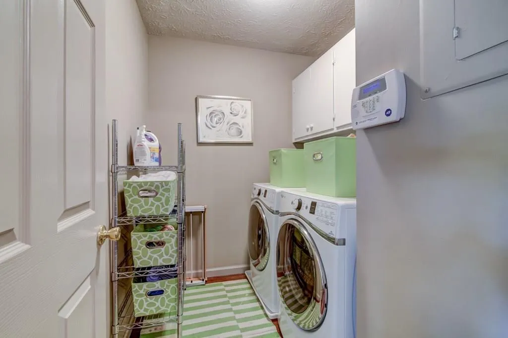 6810 Glenridge Drive Unit F, Atlanta, Georgia 30328, 2 Bedrooms Bedrooms, ,2 BathroomsBathrooms,Residential,Sold,6810 Glenridge Drive Unit F,6027464