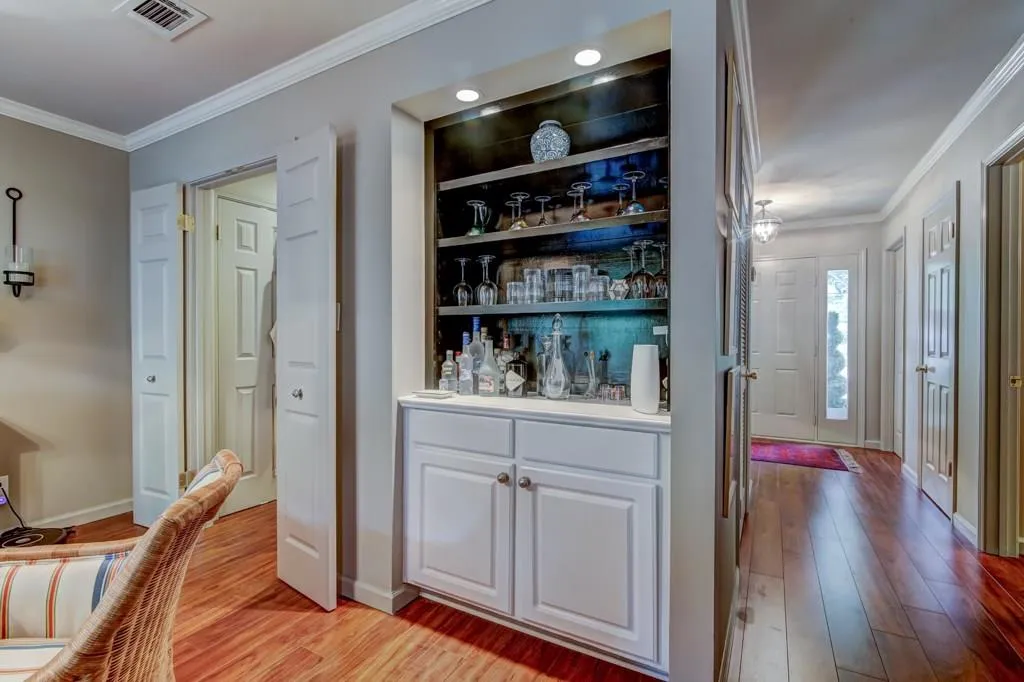 6810 Glenridge Drive Unit F, Atlanta, Georgia 30328, 2 Bedrooms Bedrooms, ,2 BathroomsBathrooms,Residential,Sold,6810 Glenridge Drive Unit F,6027464