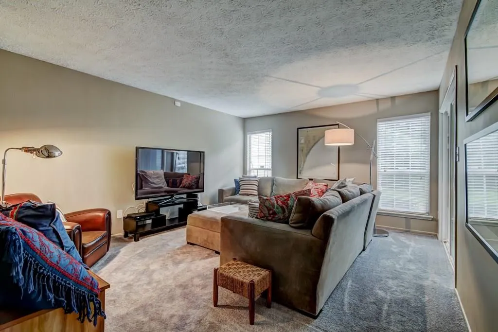 6810 Glenridge Drive Unit F, Atlanta, Georgia 30328, 2 Bedrooms Bedrooms, ,2 BathroomsBathrooms,Residential,Sold,6810 Glenridge Drive Unit F,6027464