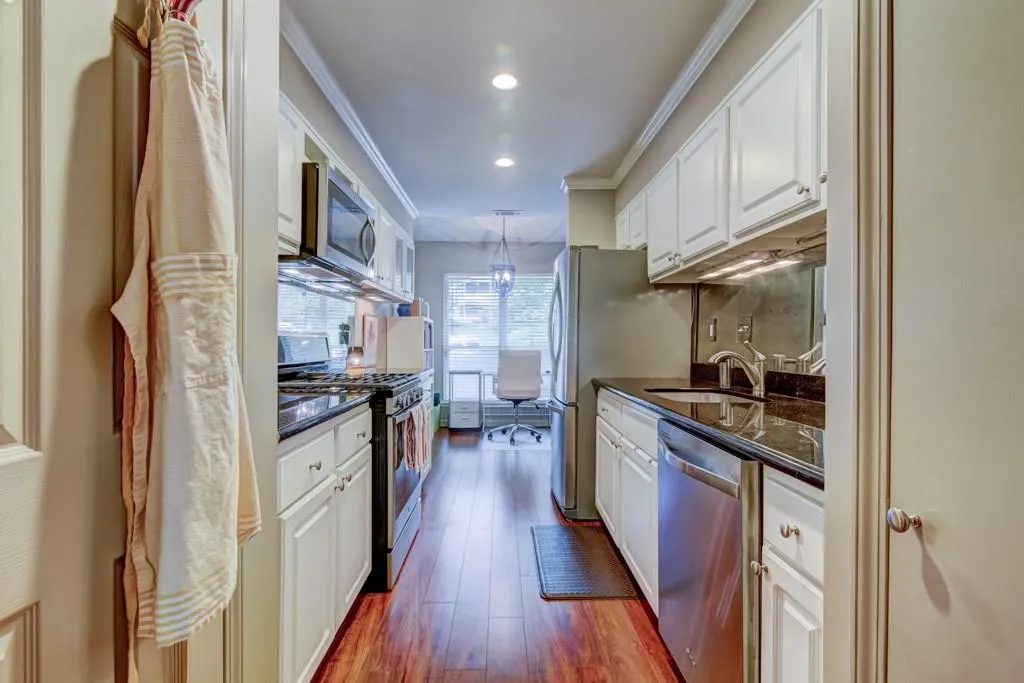 6810 Glenridge Drive Unit F, Atlanta, Georgia 30328, 2 Bedrooms Bedrooms, ,2 BathroomsBathrooms,Residential,Sold,6810 Glenridge Drive Unit F,6027464