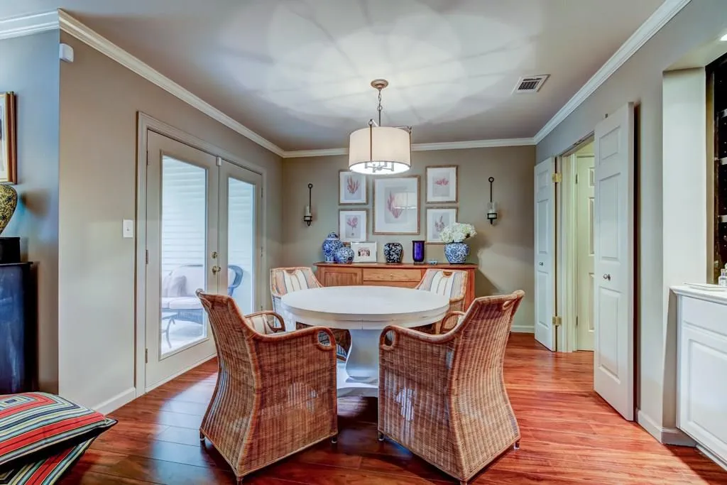 6810 Glenridge Drive Unit F, Atlanta, Georgia 30328, 2 Bedrooms Bedrooms, ,2 BathroomsBathrooms,Residential,Sold,6810 Glenridge Drive Unit F,6027464