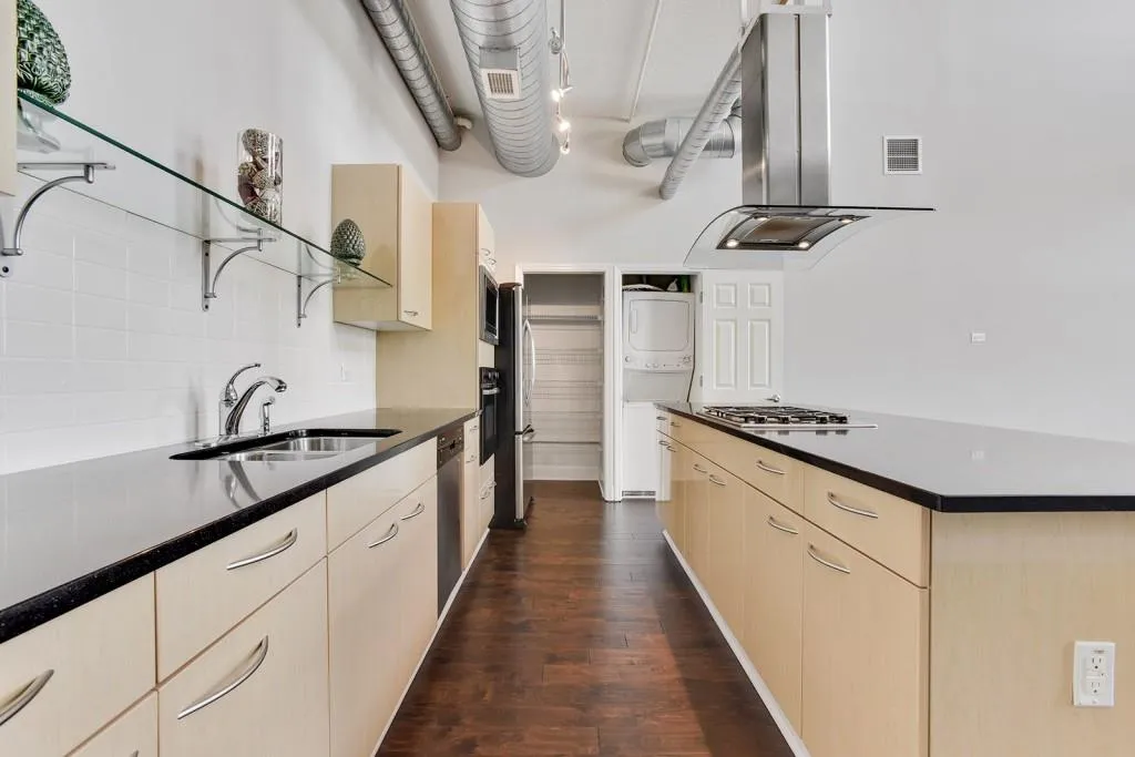 3820 Roswell Road Ne Unit 511, Atlanta, Georgia 30342, 2 Bedrooms Bedrooms, ,2 BathroomsBathrooms,Residential,Sold,3820 Roswell Road Ne Unit 511,5850384