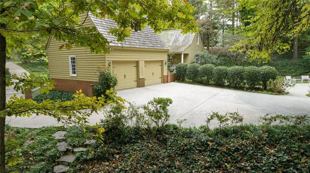 960 The 16th Fairway, Sandy Springs, Georgia 30350, 3 Bedrooms Bedrooms, ,3 BathroomsBathrooms,Residential,Sold,960 The 16th Fairway,6965387