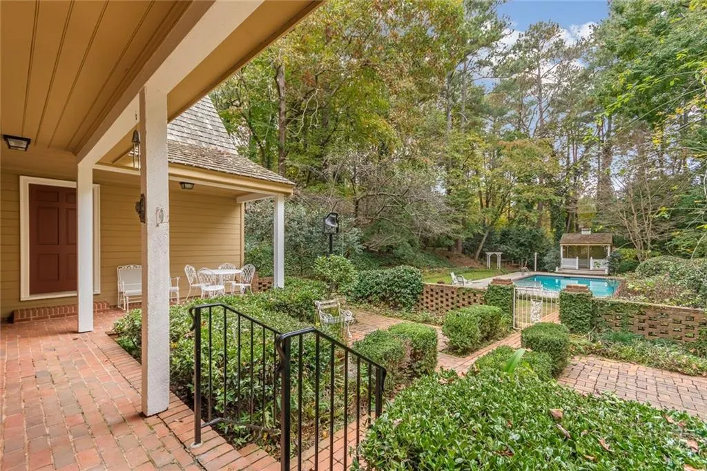 960 The 16th Fairway, Sandy Springs, Georgia 30350, 3 Bedrooms Bedrooms, ,3 BathroomsBathrooms,Residential,Sold,960 The 16th Fairway,6965387