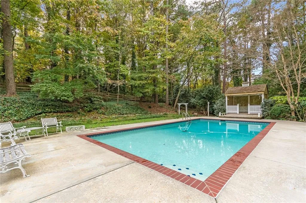 960 The 16th Fairway, Sandy Springs, Georgia 30350, 3 Bedrooms Bedrooms, ,3 BathroomsBathrooms,Residential,Sold,960 The 16th Fairway,6965387