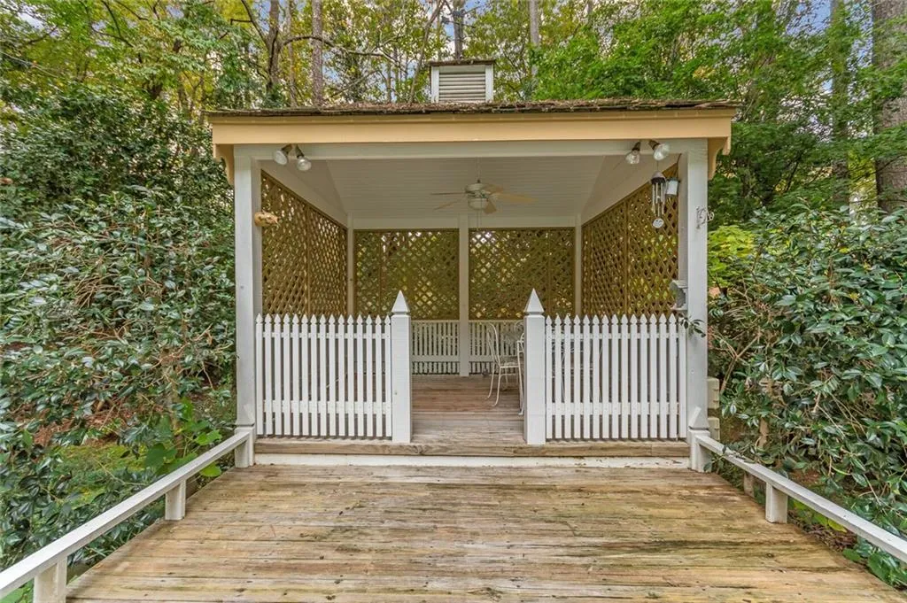 960 The 16th Fairway, Sandy Springs, Georgia 30350, 3 Bedrooms Bedrooms, ,3 BathroomsBathrooms,Residential,Sold,960 The 16th Fairway,6965387