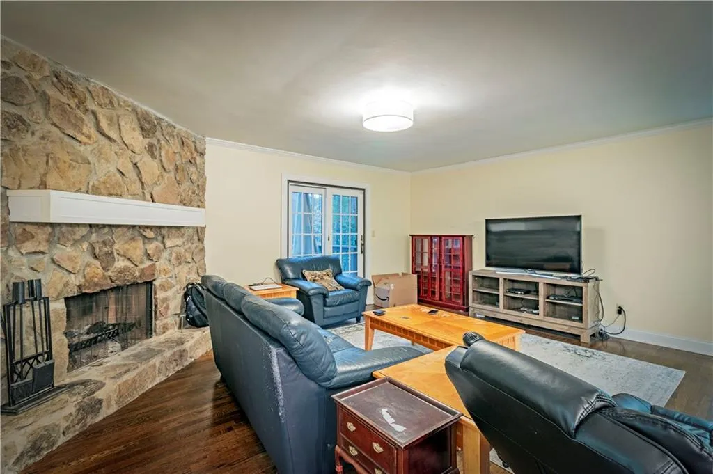 7695 Nesbit Ferry Road, Sandy Springs, Georgia 30350, 4 Bedrooms Bedrooms, ,3 BathroomsBathrooms,Residential,Sold,7695 Nesbit Ferry Road,6972724
