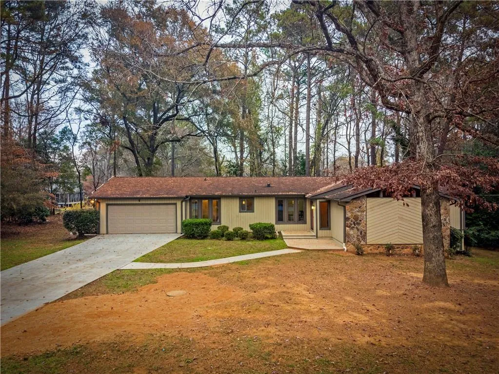 7695 Nesbit Ferry Road, Sandy Springs, Georgia 30350, 4 Bedrooms Bedrooms, ,3 BathroomsBathrooms,Residential,Sold,7695 Nesbit Ferry Road,6972724