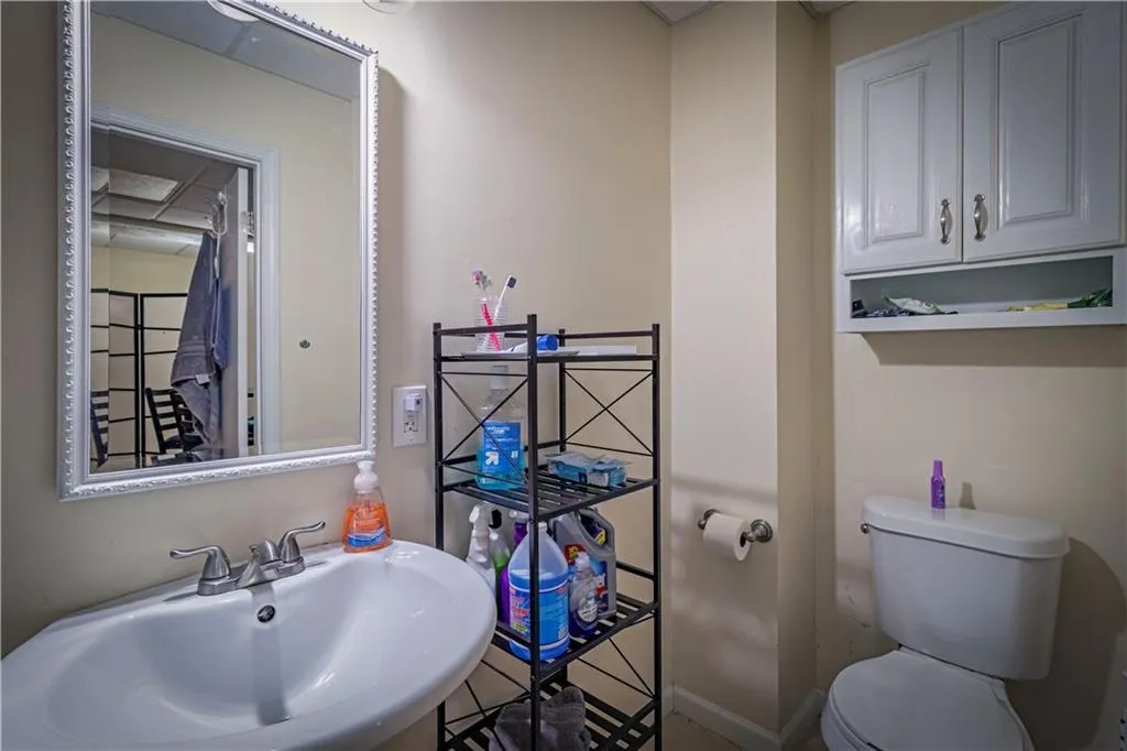7695 Nesbit Ferry Road, Sandy Springs, Georgia 30350, 4 Bedrooms Bedrooms, ,3 BathroomsBathrooms,Residential,Sold,7695 Nesbit Ferry Road,6972724