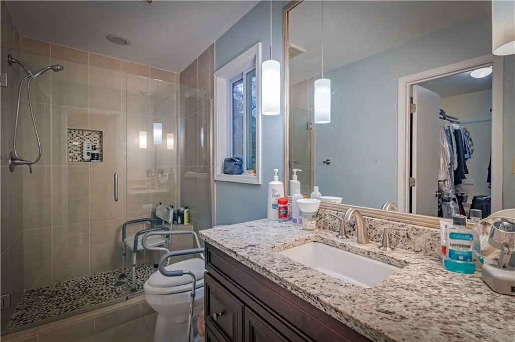 7695 Nesbit Ferry Road, Sandy Springs, Georgia 30350, 4 Bedrooms Bedrooms, ,3 BathroomsBathrooms,Residential,Sold,7695 Nesbit Ferry Road,6972724