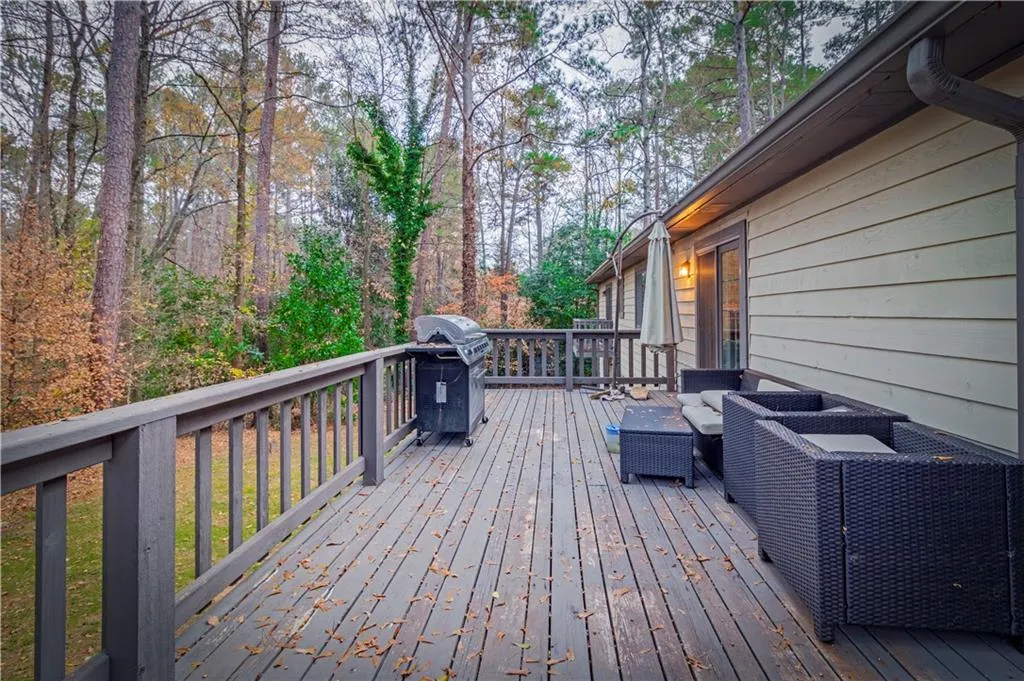 7695 Nesbit Ferry Road, Sandy Springs, Georgia 30350, 4 Bedrooms Bedrooms, ,3 BathroomsBathrooms,Residential,Sold,7695 Nesbit Ferry Road,6972724