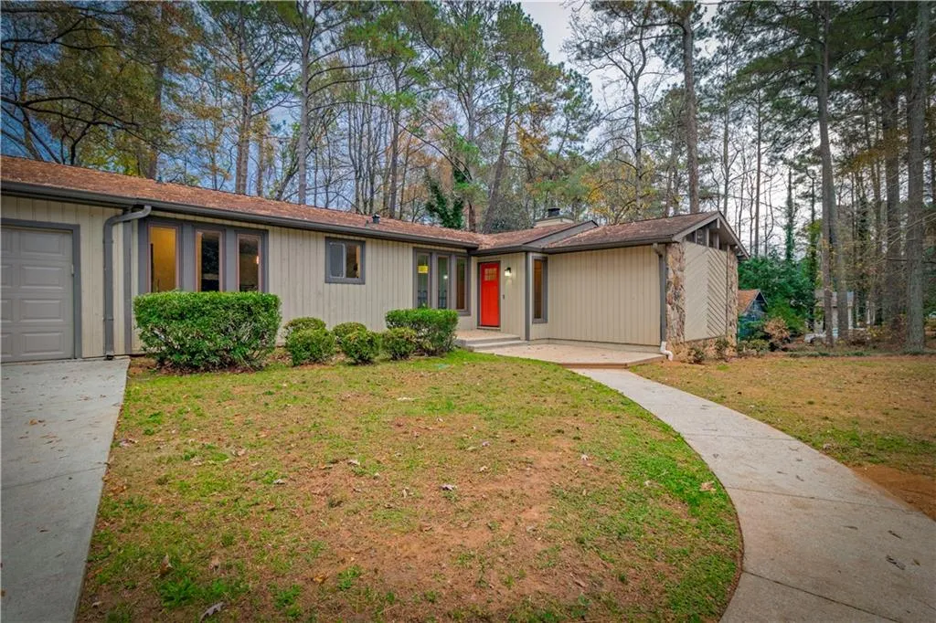 7695 Nesbit Ferry Road, Sandy Springs, Georgia 30350, 4 Bedrooms Bedrooms, ,3 BathroomsBathrooms,Residential,Sold,7695 Nesbit Ferry Road,6972724
