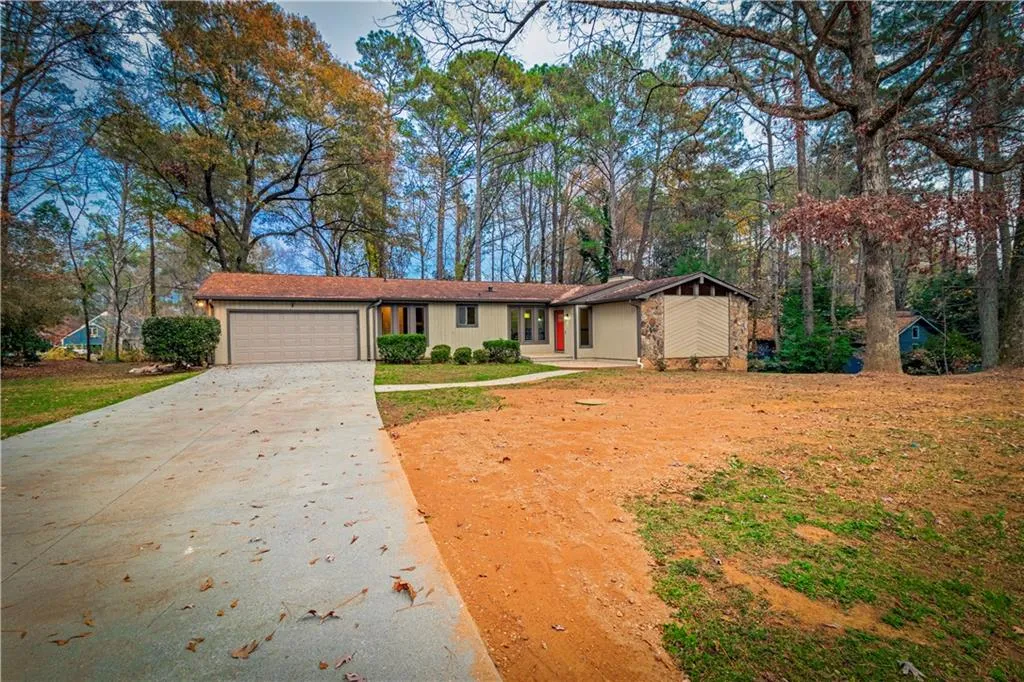7695 Nesbit Ferry Road, Sandy Springs, Georgia 30350, 4 Bedrooms Bedrooms, ,3 BathroomsBathrooms,Residential,Sold,7695 Nesbit Ferry Road,6972724