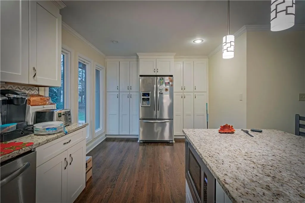 7695 Nesbit Ferry Road, Sandy Springs, Georgia 30350, 4 Bedrooms Bedrooms, ,3 BathroomsBathrooms,Residential,Sold,7695 Nesbit Ferry Road,6972724