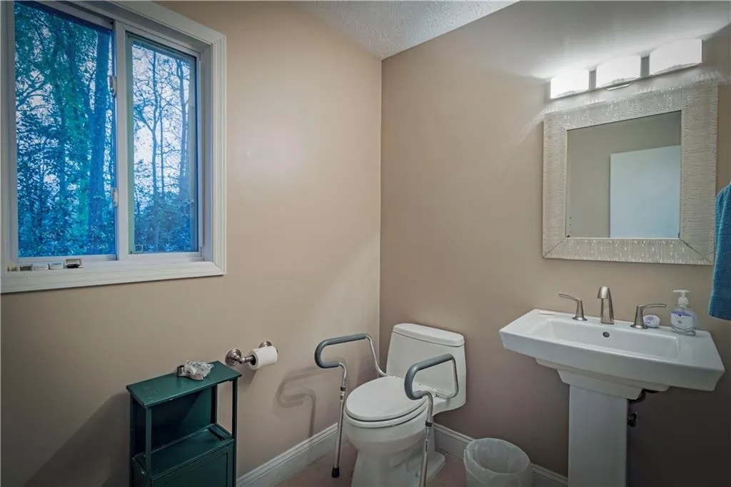 7695 Nesbit Ferry Road, Sandy Springs, Georgia 30350, 4 Bedrooms Bedrooms, ,3 BathroomsBathrooms,Residential,Sold,7695 Nesbit Ferry Road,6972724