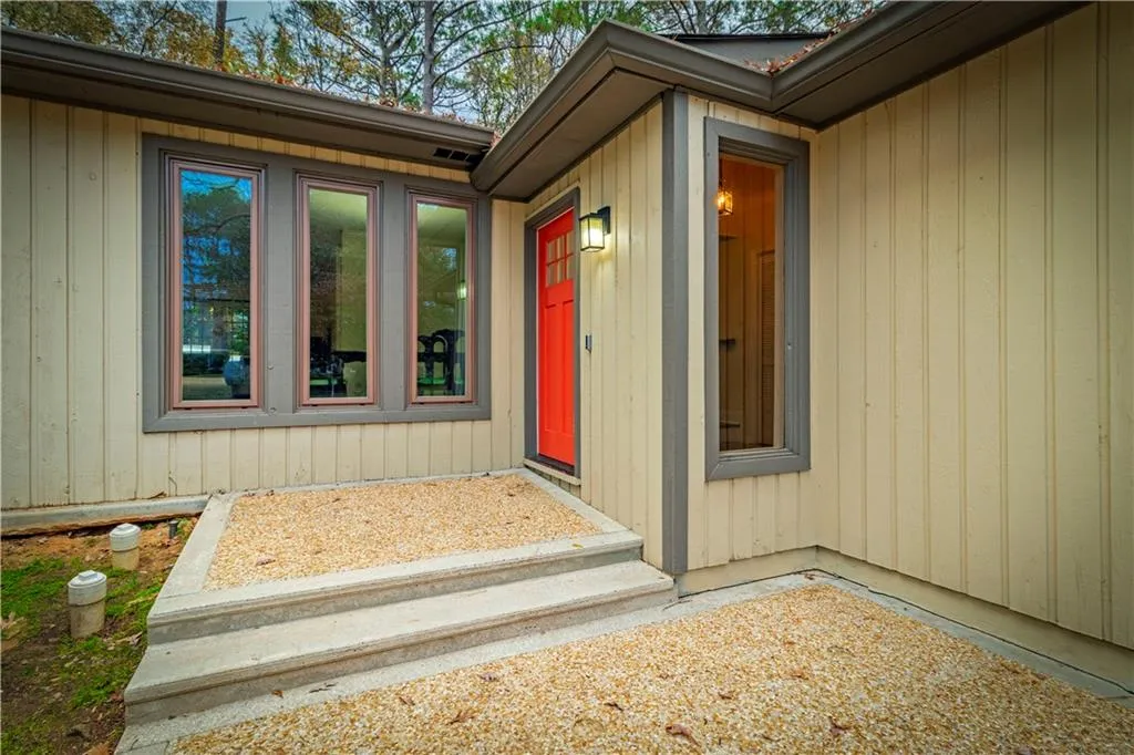 7695 Nesbit Ferry Road, Sandy Springs, Georgia 30350, 4 Bedrooms Bedrooms, ,3 BathroomsBathrooms,Residential,Sold,7695 Nesbit Ferry Road,6972724