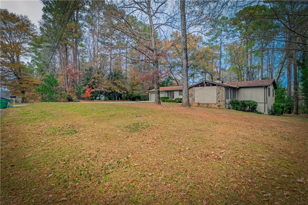 7695 Nesbit Ferry Road, Sandy Springs, Georgia 30350, 4 Bedrooms Bedrooms, ,3 BathroomsBathrooms,Residential,Sold,7695 Nesbit Ferry Road,6972724