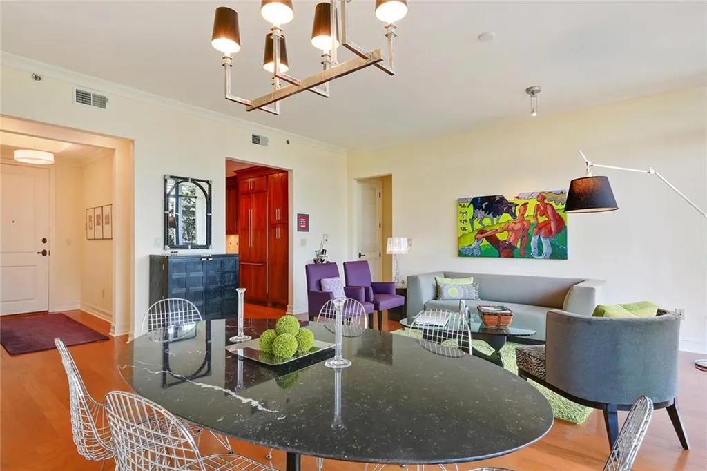 2233 Peachtree Road Ne Unit 403, Atlanta, Georgia 30309, 2 Bedrooms Bedrooms, ,2 BathroomsBathrooms,Residential,Sold,2233 Peachtree Road Ne Unit 403,5798159