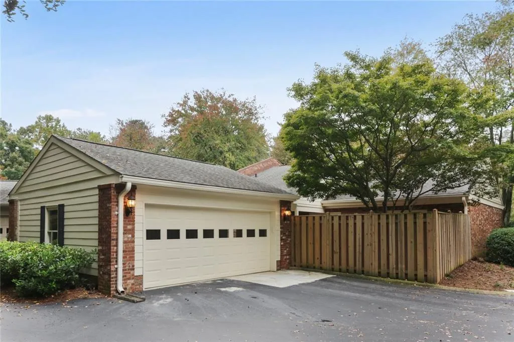 272 The South Chace, Atlanta, Georgia 30328, 3 Bedrooms Bedrooms, ,2 BathroomsBathrooms,Residential,Sold,272 The South Chace,6802433