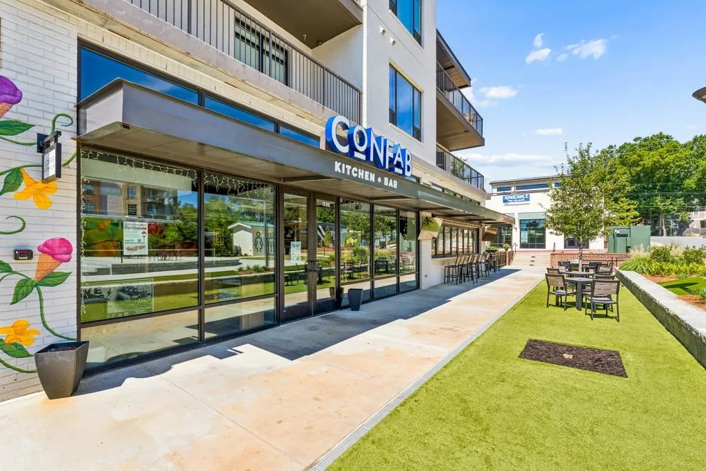 Enjoy a walkable Brookhaven lifestyle with dining, shopping and neighborhood favorites right around the corner.