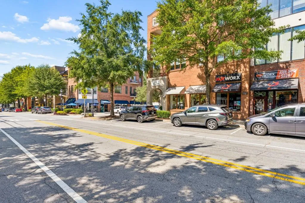 Dresden Drive's popular dining and shopping district is just a short walk away.