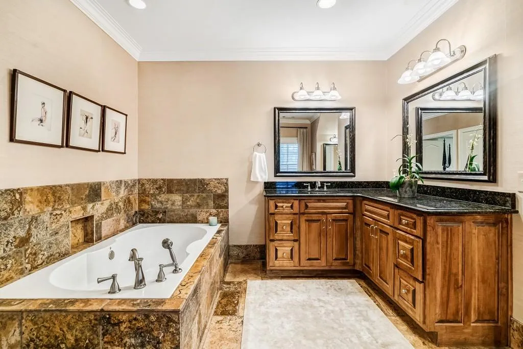 730 E Northway Lane, Atlanta, Georgia 30342, 6 Bedrooms Bedrooms, ,6 BathroomsBathrooms,Residential,Sold,730 E Northway Lane,6698956