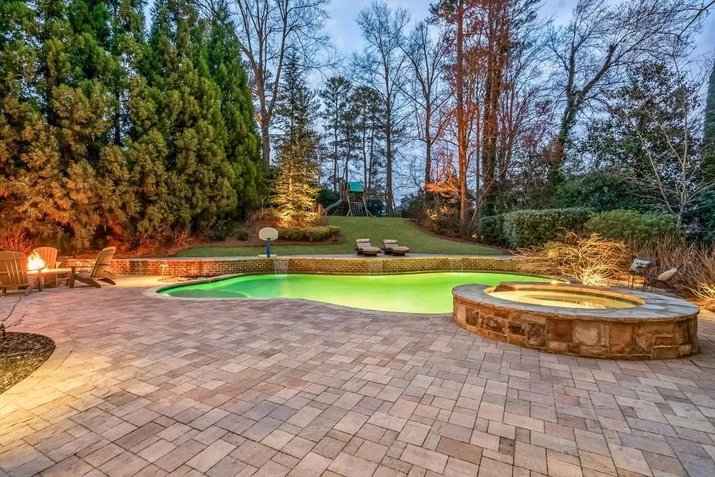 730 E Northway Lane, Atlanta, Georgia 30342, 6 Bedrooms Bedrooms, ,6 BathroomsBathrooms,Residential,Sold,730 E Northway Lane,6698956