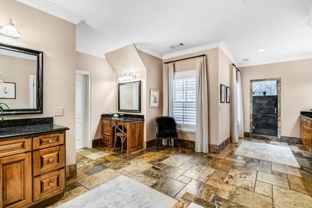730 E Northway Lane, Atlanta, Georgia 30342, 6 Bedrooms Bedrooms, ,6 BathroomsBathrooms,Residential,Sold,730 E Northway Lane,6698956