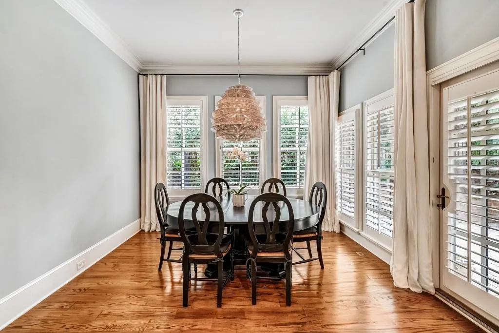 730 E Northway Lane, Atlanta, Georgia 30342, 6 Bedrooms Bedrooms, ,6 BathroomsBathrooms,Residential,Sold,730 E Northway Lane,6698956