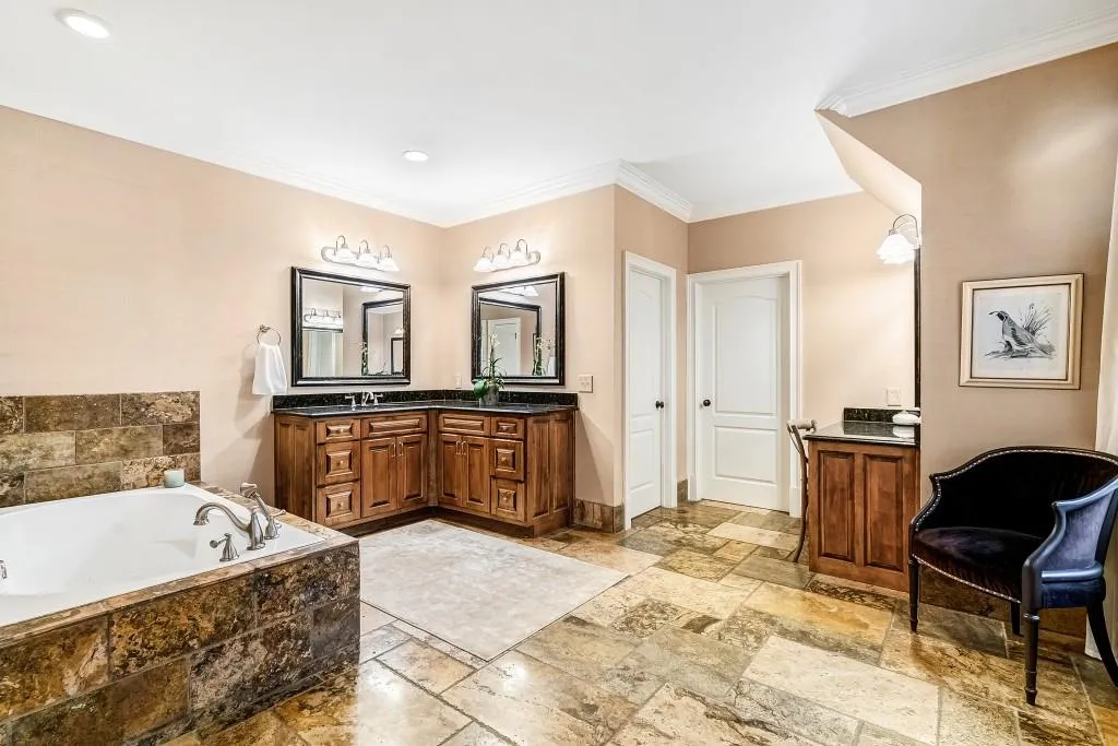 730 E Northway Lane, Atlanta, Georgia 30342, 6 Bedrooms Bedrooms, ,6 BathroomsBathrooms,Residential,Sold,730 E Northway Lane,6698956