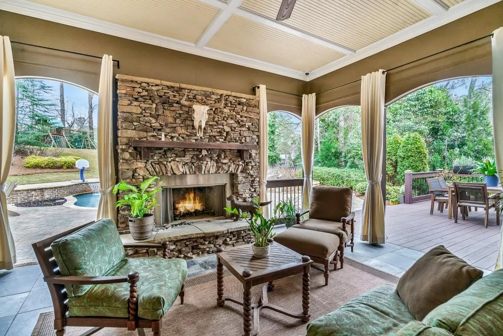 730 E Northway Lane, Atlanta, Georgia 30342, 6 Bedrooms Bedrooms, ,6 BathroomsBathrooms,Residential,Sold,730 E Northway Lane,6698956