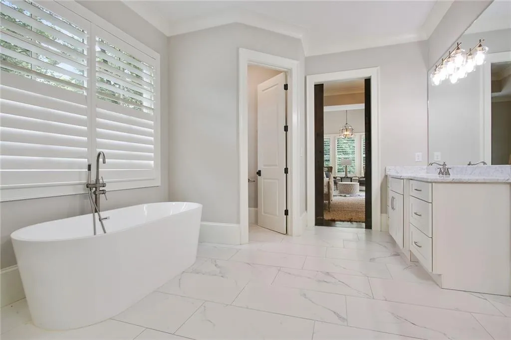 4685 Lake Forrest Drive, Atlanta, Georgia 30342, 6 Bedrooms Bedrooms, ,7 BathroomsBathrooms,Residential,Sold,4685 Lake Forrest Drive,6775364