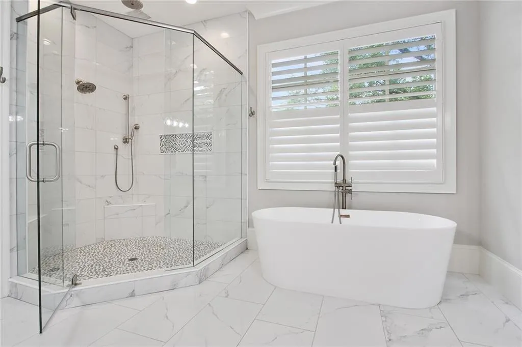 4685 Lake Forrest Drive, Atlanta, Georgia 30342, 6 Bedrooms Bedrooms, ,7 BathroomsBathrooms,Residential,Sold,4685 Lake Forrest Drive,6775364