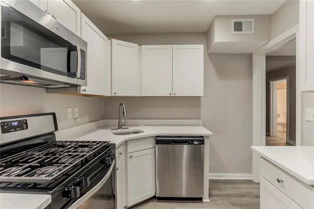 3660 Peachtree Road Ne Unit 2f, Atlanta, Georgia 30319, 2 Bedrooms Bedrooms, ,2 BathroomsBathrooms,Residential,For Sale,3660 Peachtree Road Ne Unit 2f,7615884