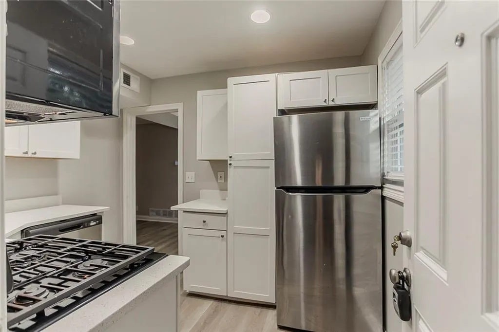 3660 Peachtree Road Ne Unit 2f, Atlanta, Georgia 30319, 2 Bedrooms Bedrooms, ,2 BathroomsBathrooms,Residential,For Sale,3660 Peachtree Road Ne Unit 2f,7615884