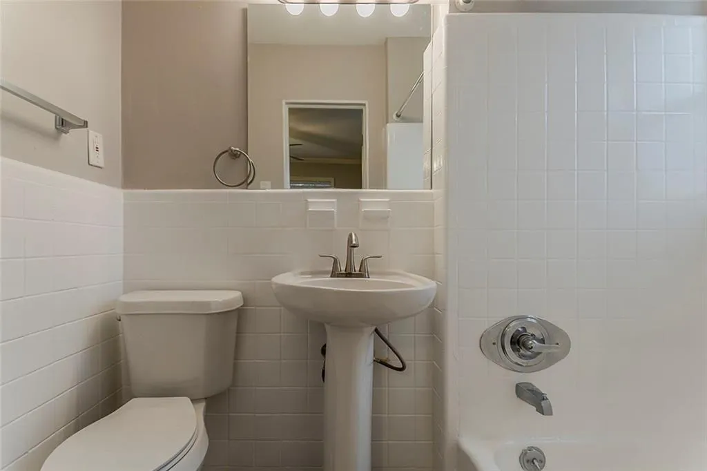 3660 Peachtree Road Ne Unit 2f, Atlanta, Georgia 30319, 2 Bedrooms Bedrooms, ,2 BathroomsBathrooms,Residential,For Sale,3660 Peachtree Road Ne Unit 2f,7615884